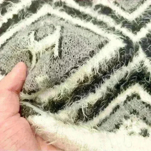 Vintage scoop  neck black & white soft fuzzy sweater jumper. - Picture 7 of 14